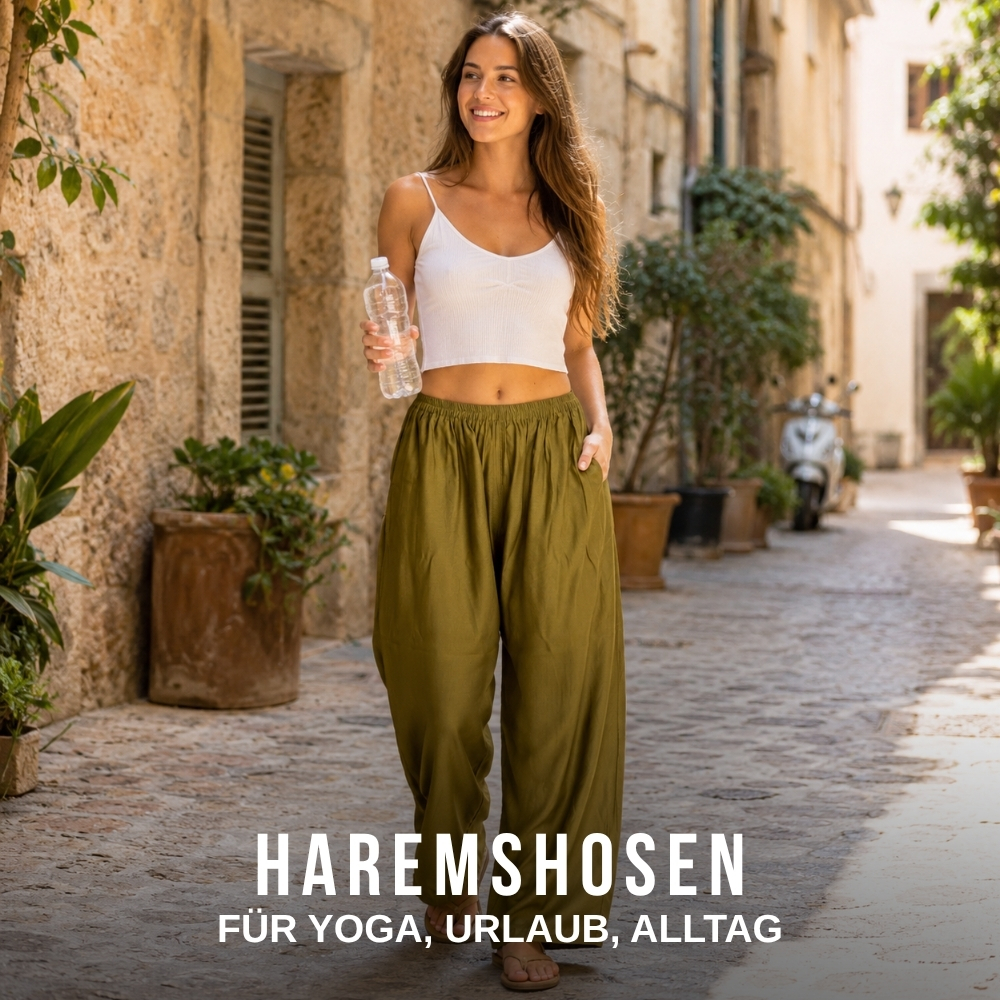 Model trägt olivgrüne Damen-Haremshose mit weißem Top in sommerlicher Altstadtgasse – ideal für Yoga, Urlaub und Alltag