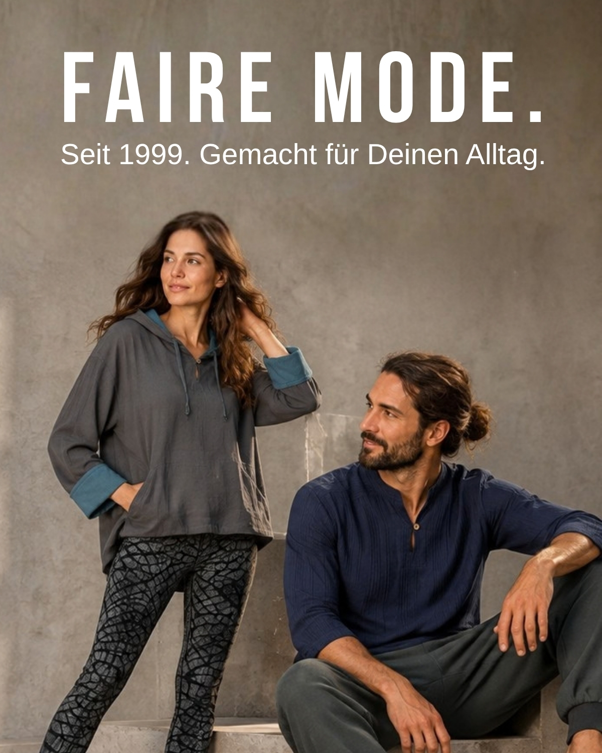 Model trägt grauen Damen-Hoodie, daneben Mann in dunkelblauem Herren-Shirt – faire Alltagsmode seit 1999