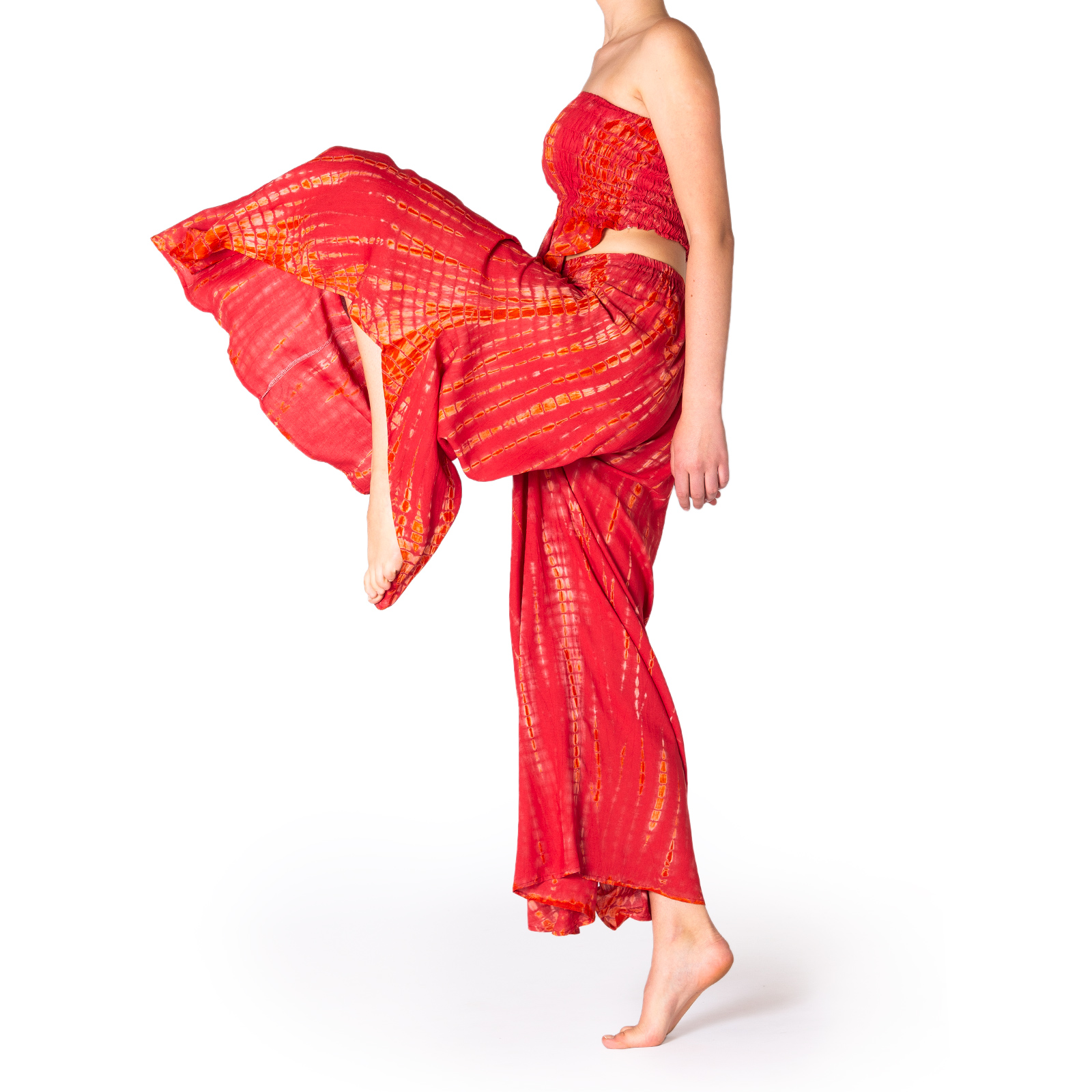 Tie-Dye Zweiteiler Cuba in rot orange Bein gehoben