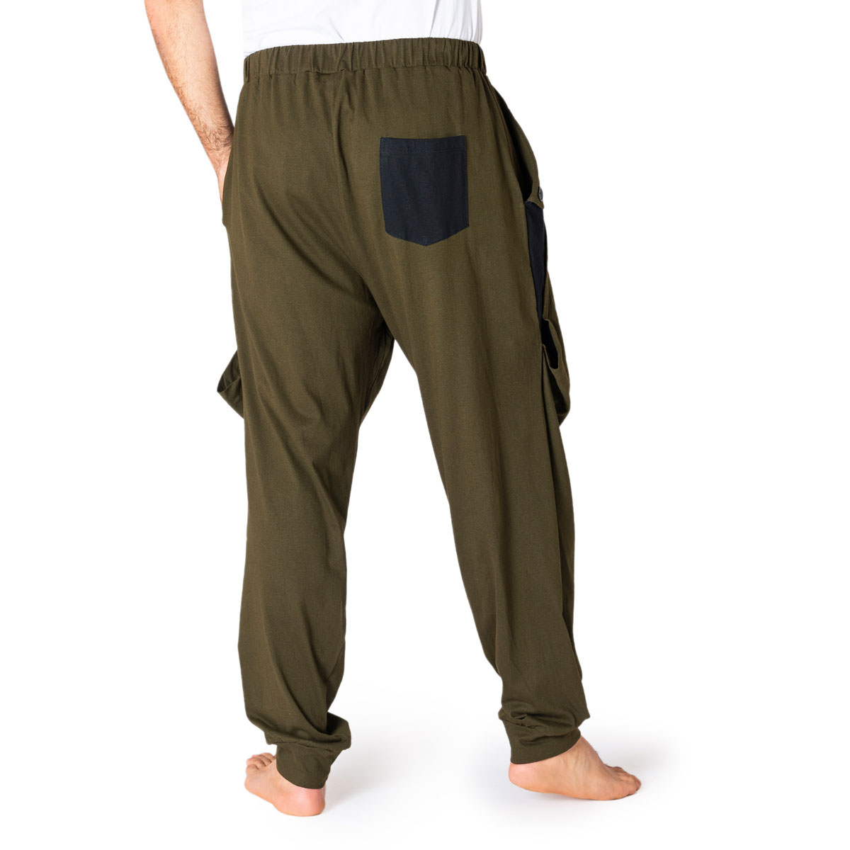 Baggy Hose Casual Vibe in olive von hinten