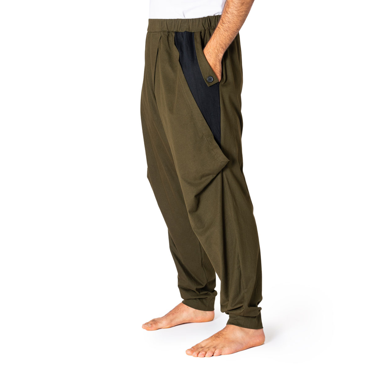 Baggy Hose Casual Vibe in olive an der linken Seite