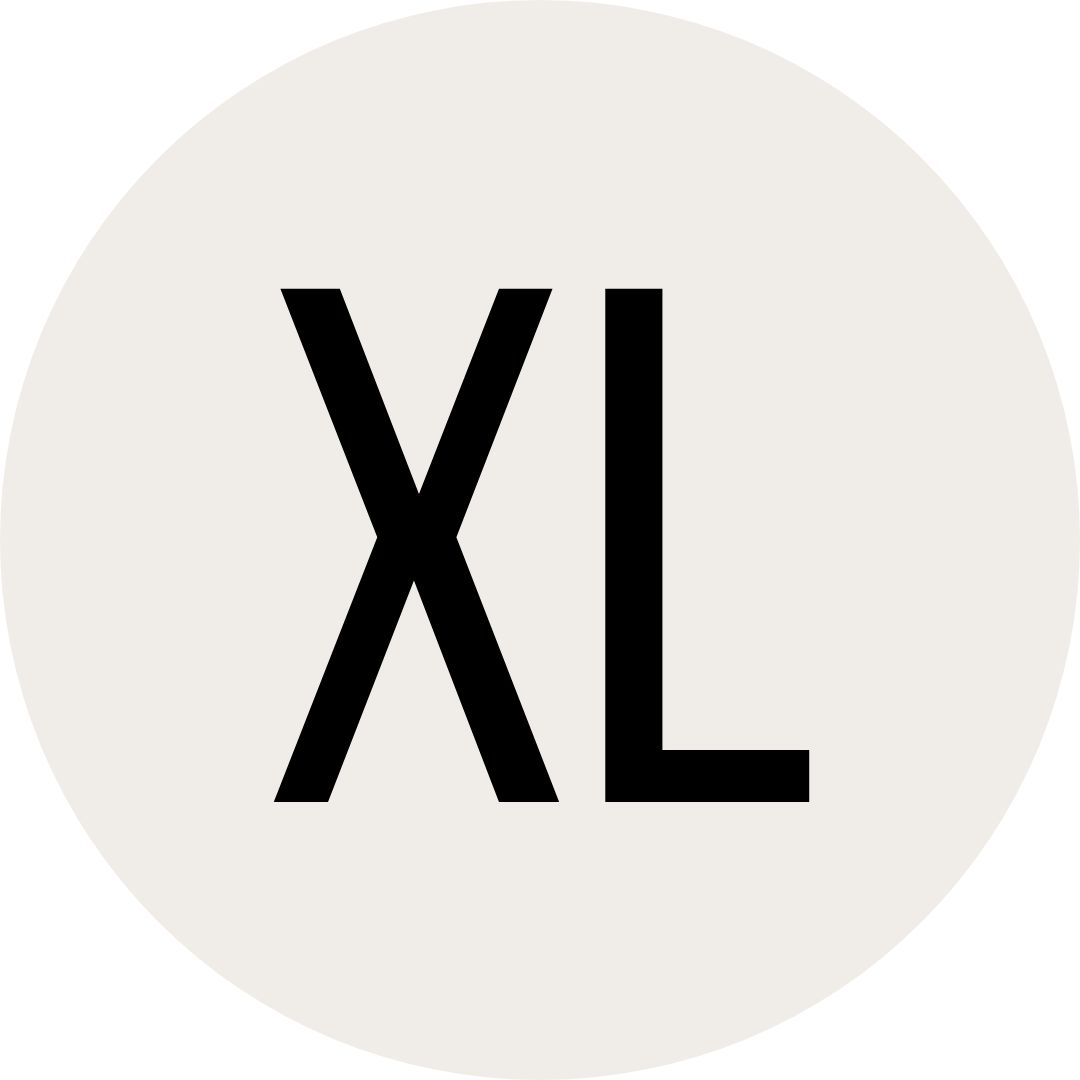 Schwarze Größenangabe XL auf beigem Kreis als Produktkennzeichnung für extra große Größe