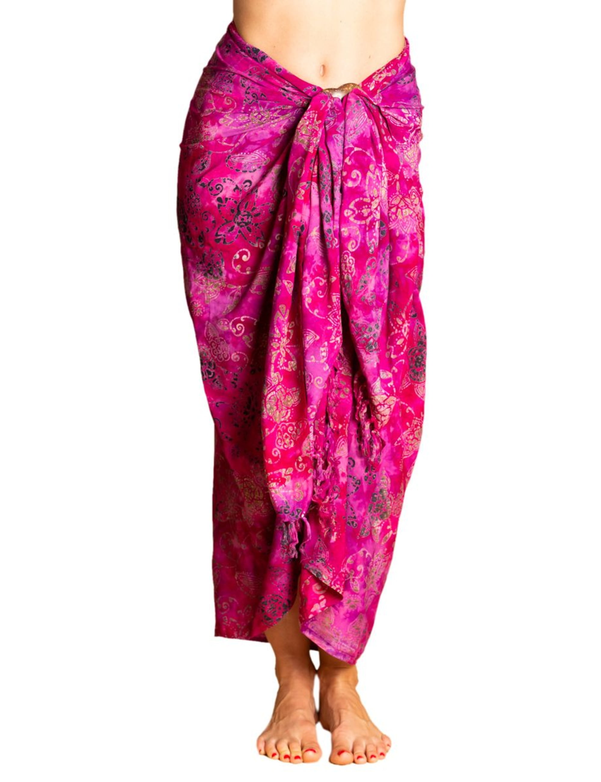 Pink gemusterter batik Sarong als Wickelrock, an der Hüfte mit einem herzförmigen Sarongbinder aus Kokosnuss gebunden.