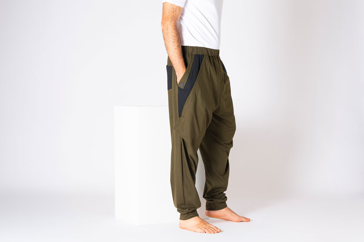 Baggy Hose Casual Vibe in olive an der rechten Seite